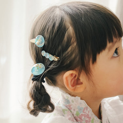 つまみ細工のヘアアクセサリー3つセット<水色>