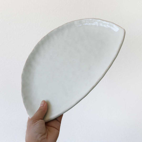 8-inch plate with ridged milky white, Tonomori