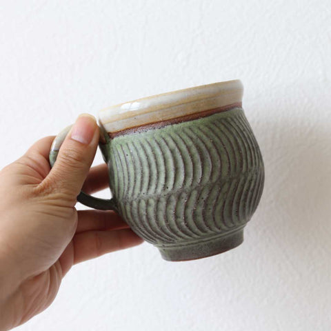 マグカップ　波しのぎ　草色　　不毅窯（ぶきよう）