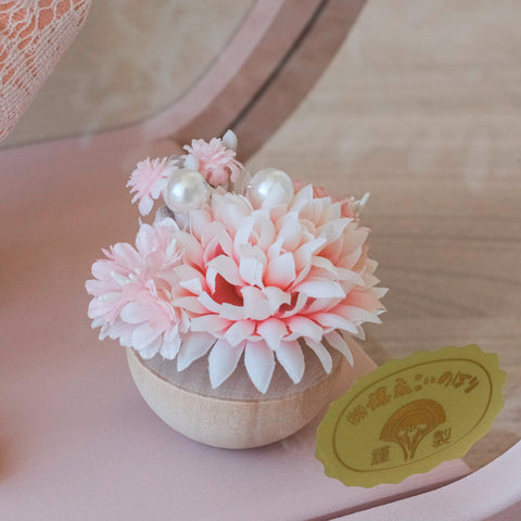 Hagoita ball - mari - Dull pink acrylic case, pressed-paper hagoita decoration 
