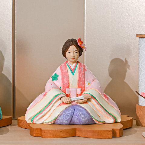 ≪期間限定価格≫花の宴　灰原愛の木製雛人形　桜色屏風とお道具セット　（間口60cm）