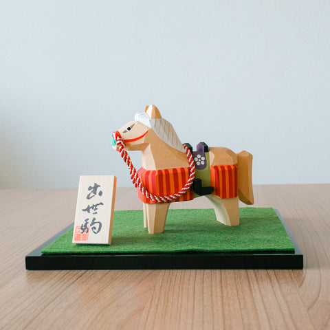 One-stroke carving of the horse "Shussekoma" (horse) by Nagumo 