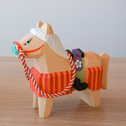 One-stroke carving of the horse "Shussekoma" (horse) by Nagumo 
