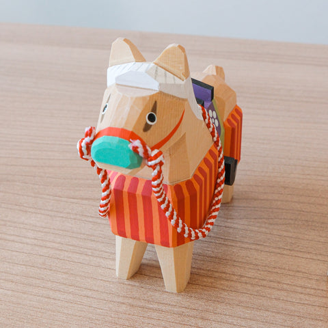 One-stroke carving of the horse "Shussekoma" (horse) by Nagumo 