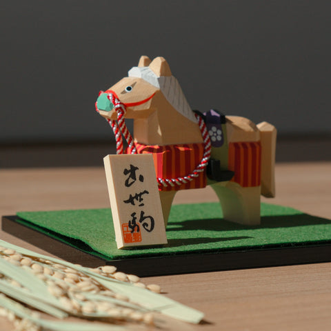 One-stroke carving of the horse "Shussekoma" (horse) by Nagumo 