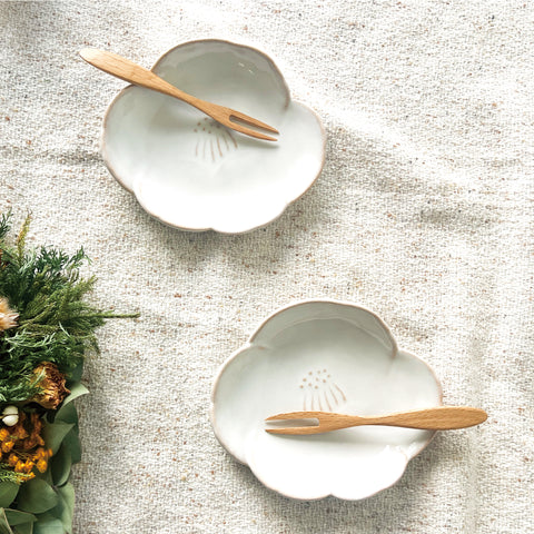 Set of 2 Camellia Flower Plates, Hagi Ware 