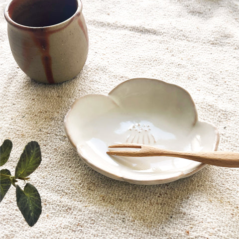 Set of 2 Camellia Flower Plates, Hagi Ware 
