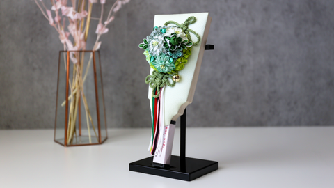 摩耶作　羽子板　8号　久寿玉【若芽】　つまみ細工